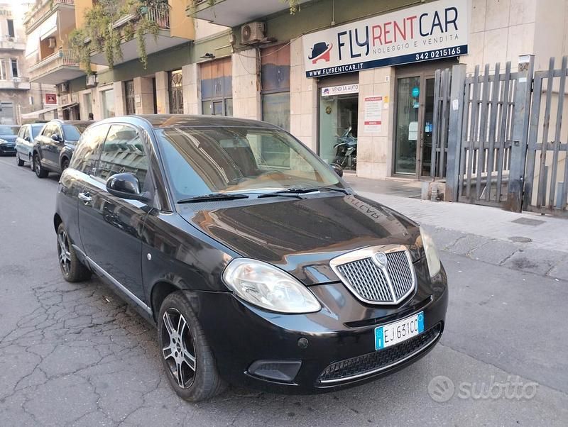 Usata Lancia Ypsilon 75 CV (55 kW) 2011 Nero Utilitaria