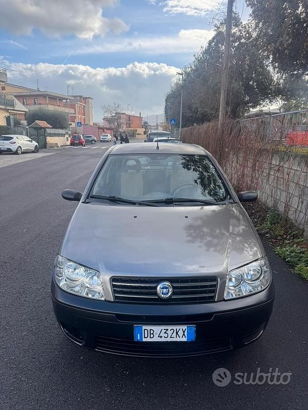 Usata 2007 Fiat Punto Tre volumi | 2250 € (Buon prezzo) - Immagine 1/4