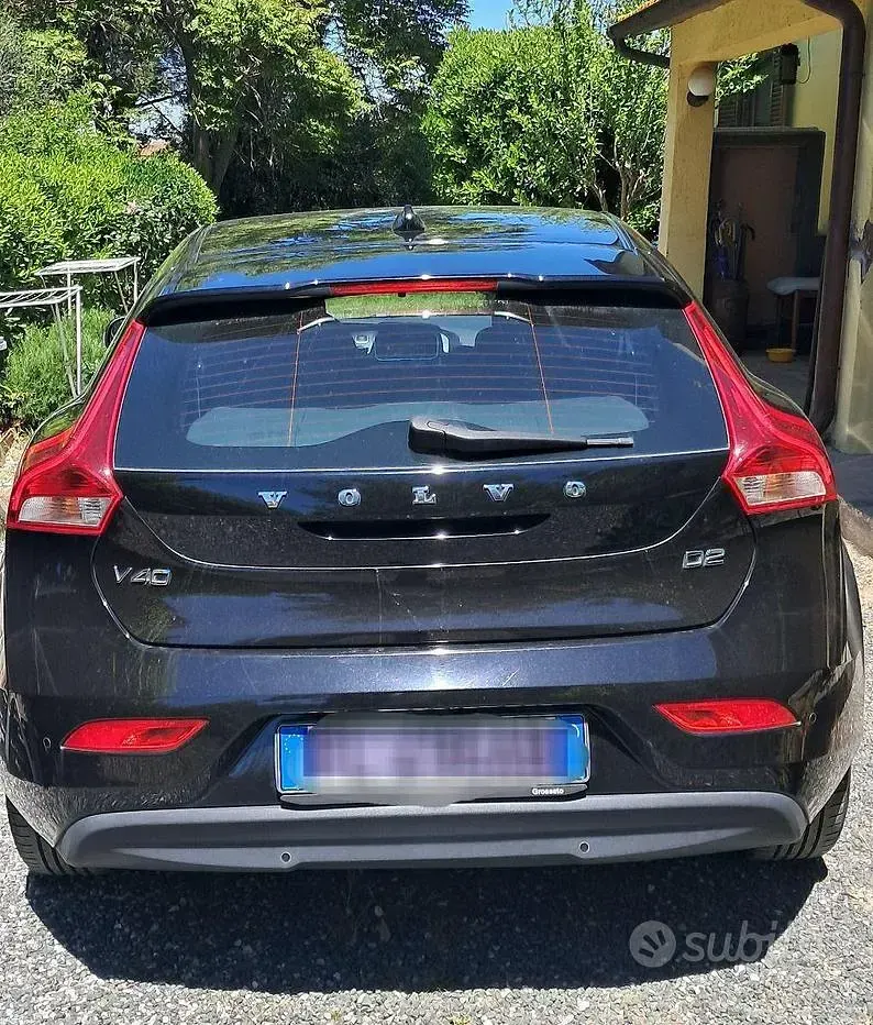 Usata Volvo V40 120 CV (88 kW) 2017 Nero Berlina
