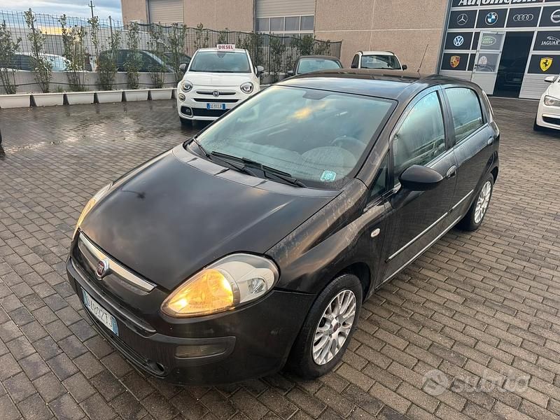 Nero Usata 2009 Fiat Punto Tre volumi | 1600 € (Buon prezzo) - Immagine 1/4