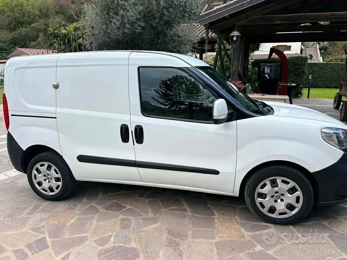 Usata Fiat Doblò 120 CV (88 kW) 2017 Bianco Monovolume