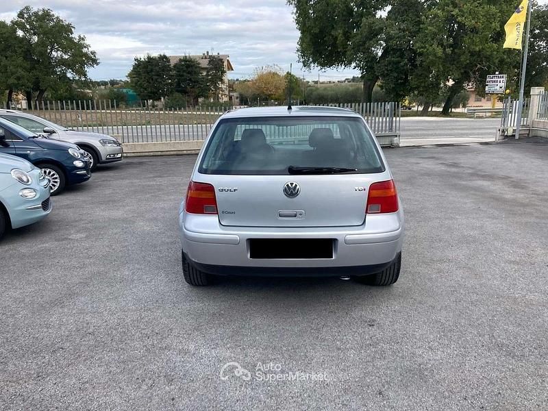 Usata VW Golf IV Comfortline 101 CV (74 kW) 2003 Argento Berlina