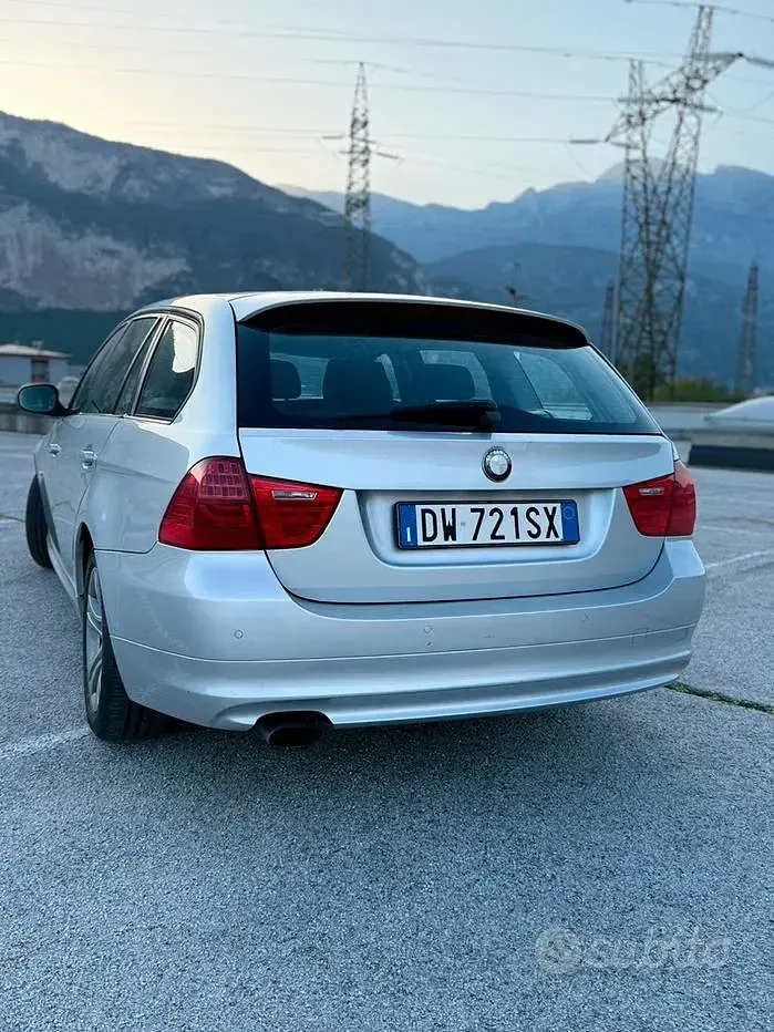 Usata BMW 318 143 CV (105 kW) 2009 Grigio Station wagon