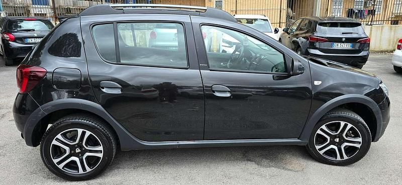 Usata Dacia Sandero Stepway 90 CV (66 kW) 2018 Nero Berlina