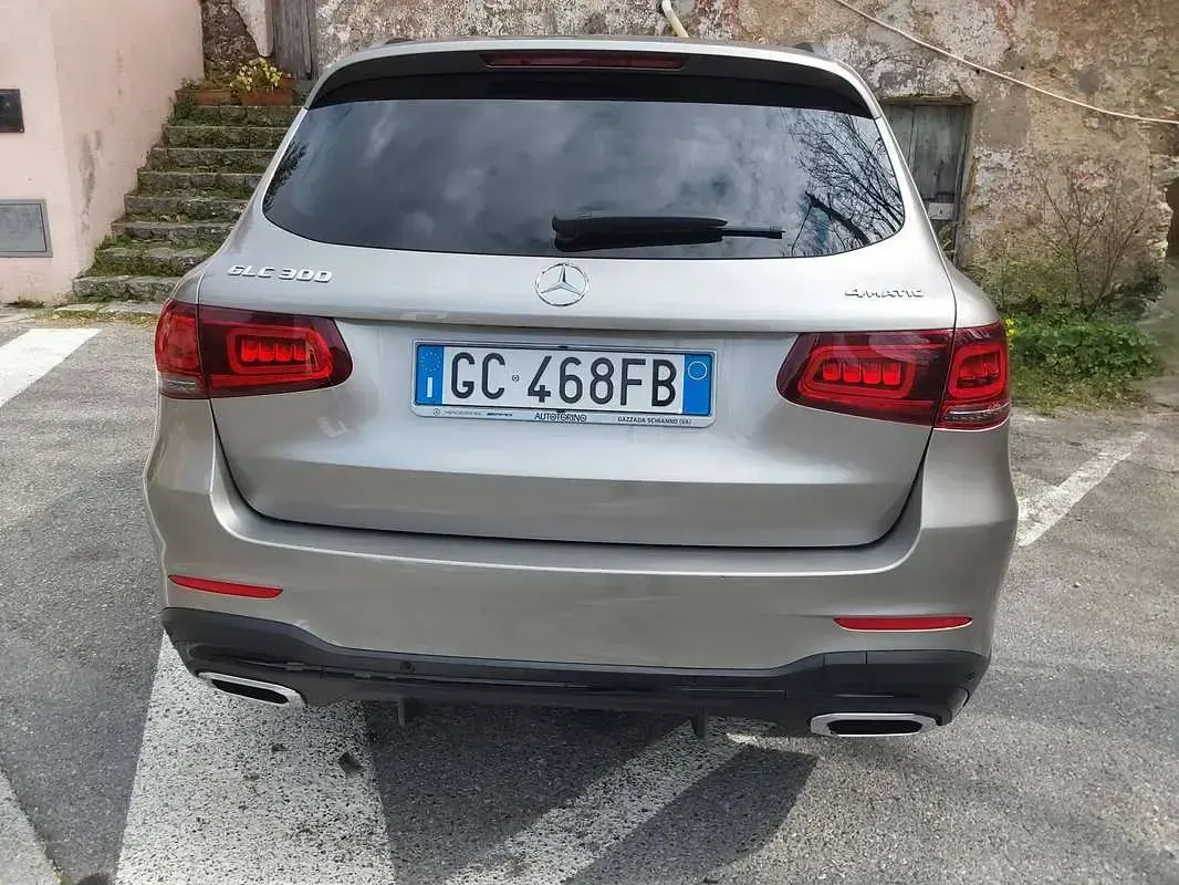 Usata Mercedes GLC300 Premium Plus 258 CV (189 kW) 2020 Argento SUV