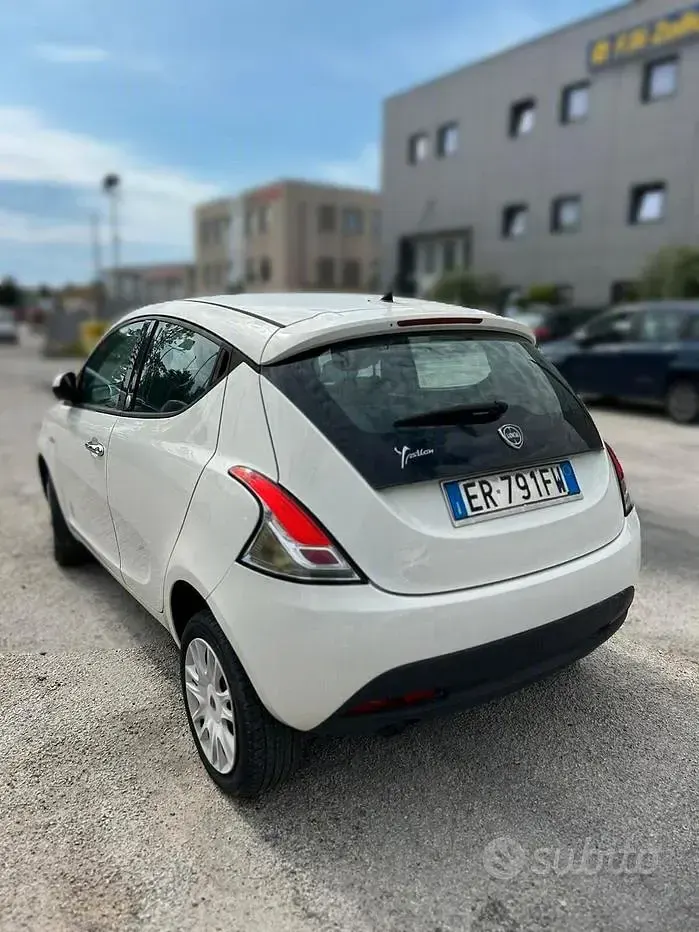 Usata Lancia Ypsilon Silver 80 CV (58 kW) 2013 Bianco Utilitaria