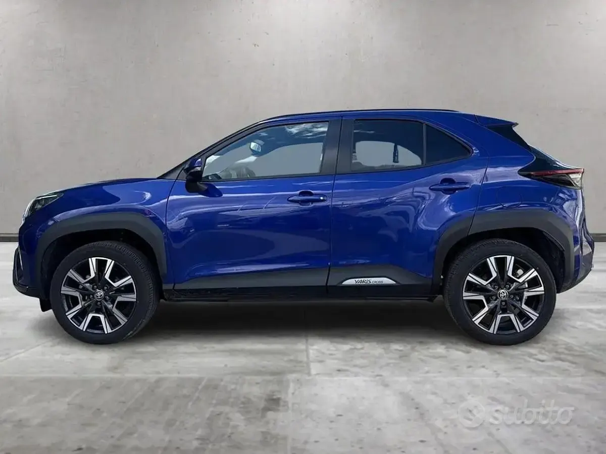 Usata Toyota Yaris Cross Lounge 130 CV (95 kW) 2025 Blu SUV