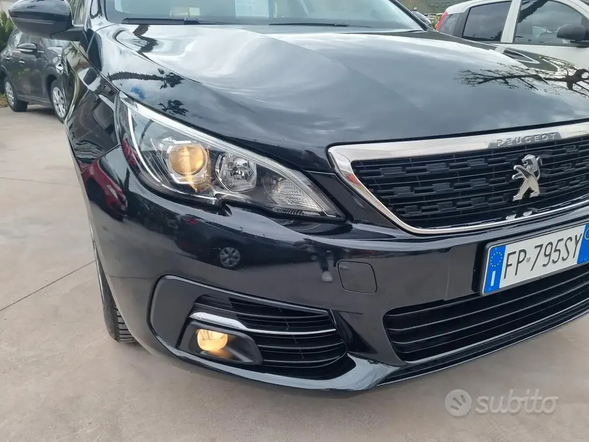 Usata Peugeot 308 Business-Line 131 CV (96 kW) 2018 Nero Berlina