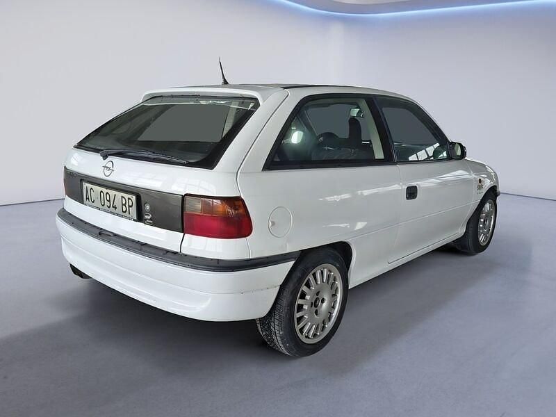 Usata Opel Astra 149 CV (109 kW) 1995 Bianco Berlina
