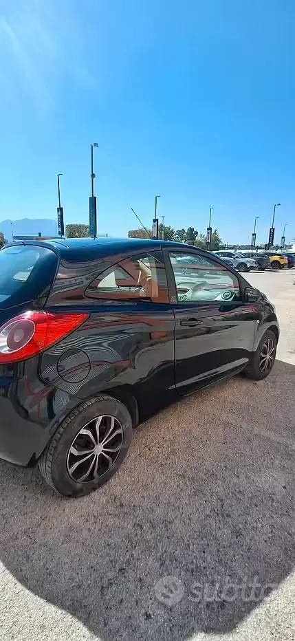 Begagnad Ford Ka 75 HK (55 kW) 2012 Svart Halvkombi