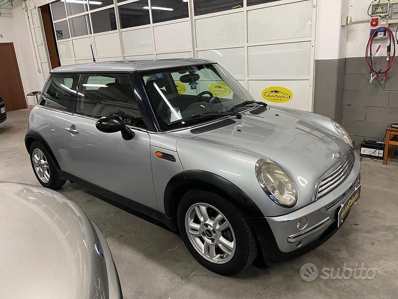 Usata Mini ONE 90 CV (66 kW) 2004 Grigio Utilitaria