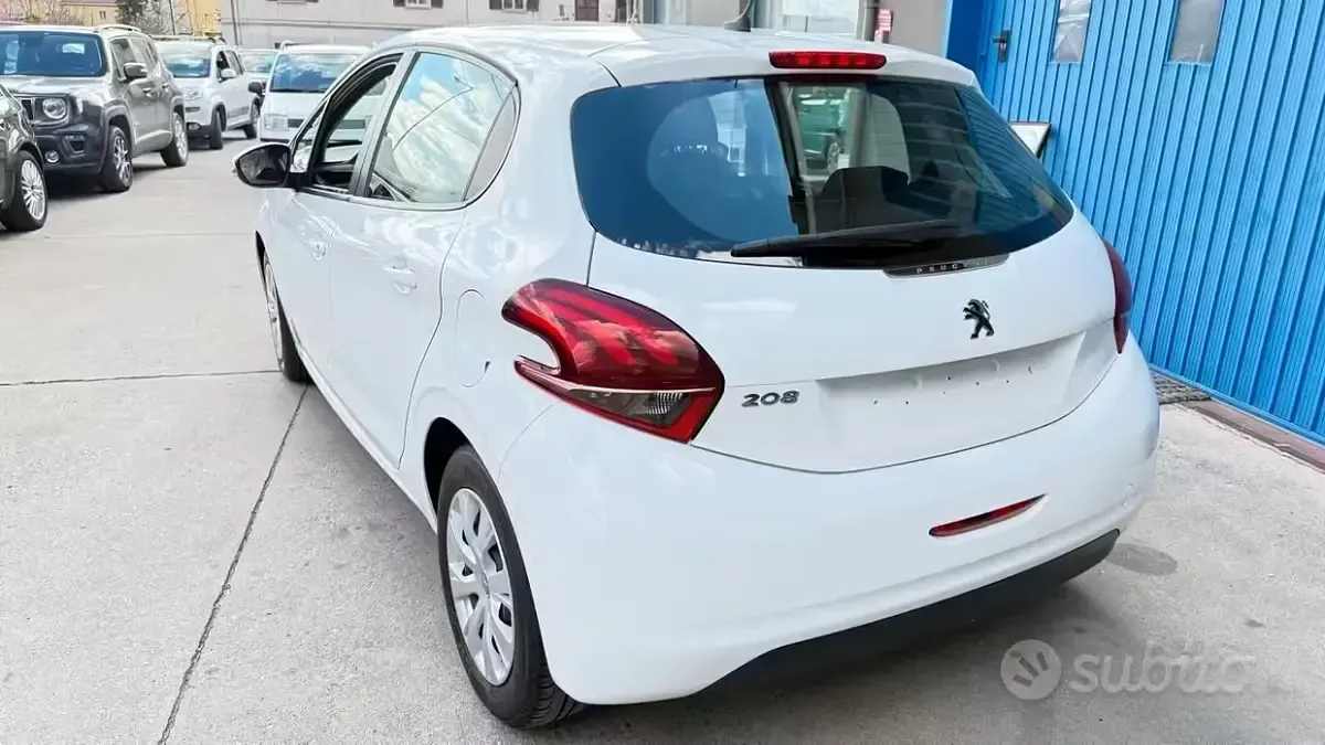 Gebraucht Peugeot 208 Active 75 PS (55 kW) 2018 Weiß Kleinwagen