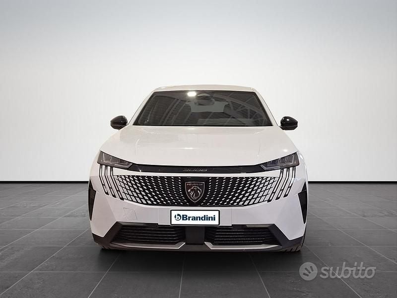 Usata Peugeot e-3008 Allure 156 kW (213 CV) 2025 Bianco SUV