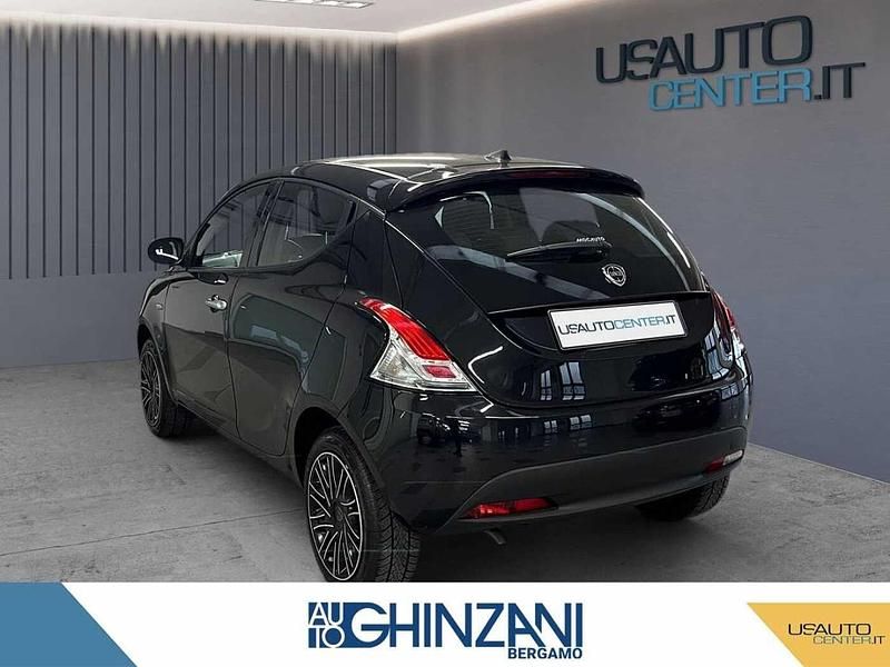 Usata Lancia Ypsilon 70 CV (51 kW) 2023 Nero Utilitaria