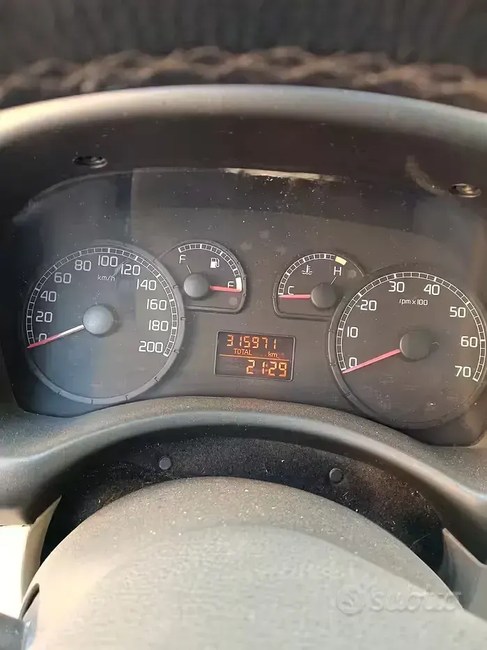 Usata Fiat Punto 69 CV (50 kW) 2004 Bluazzurro Utilitaria