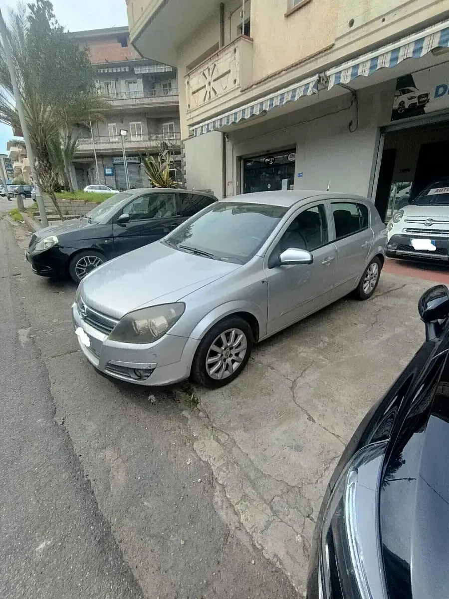 Usata Opel Astra 90 CV (66 kW) 2006 Argento Berlina