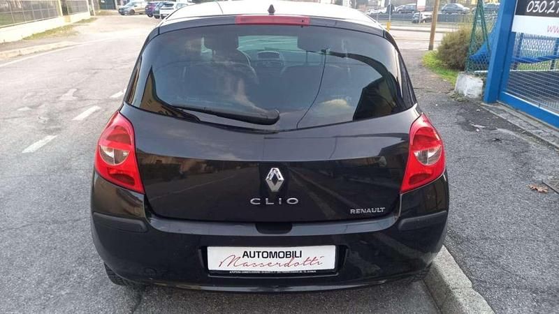 Usata Renault Clio II LE 75 CV (55 kW) 2007 Nero metallizzato Berlina