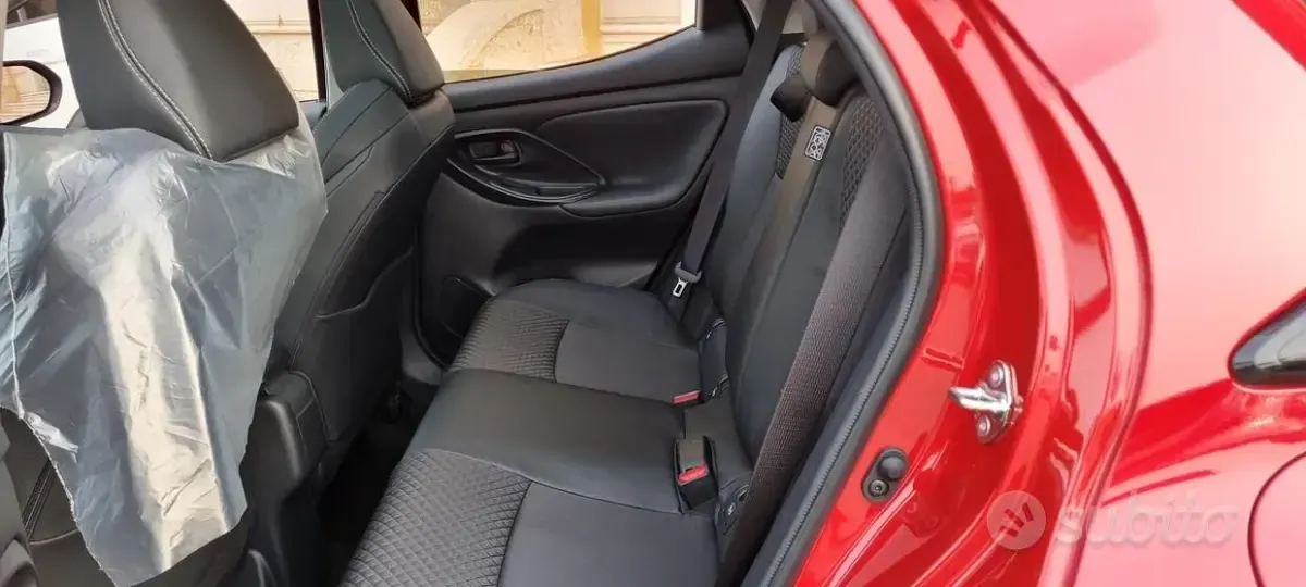 Usata Mazda 2 75 CV (55 kW) 2023 Rosso Utilitaria