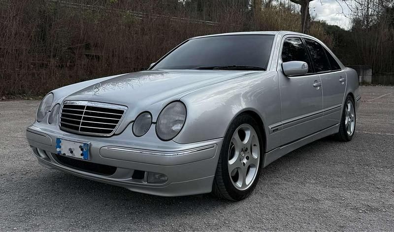 Usata Mercedes E320 Avantgarde 197 CV (144 kW) 2000 Grigio Berlina