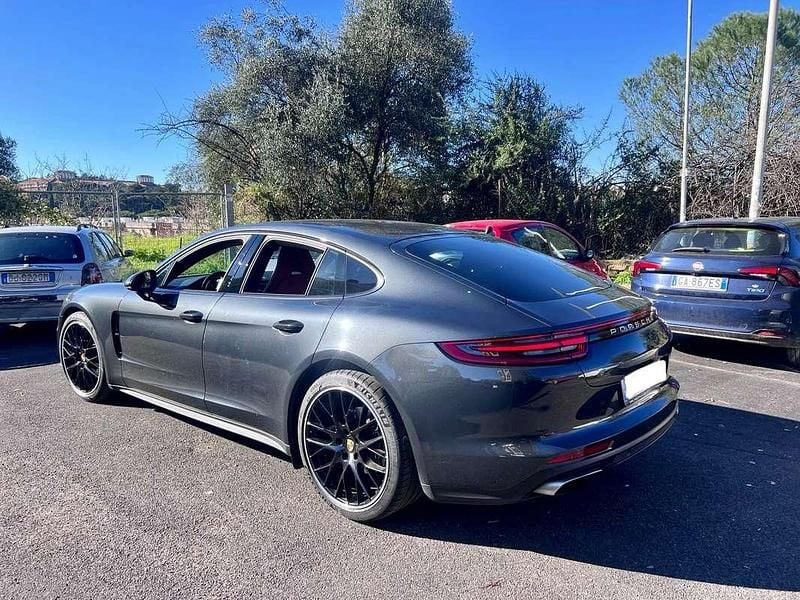 Usata Porsche Panamera 330 CV (242 kW) 2018 Berlina