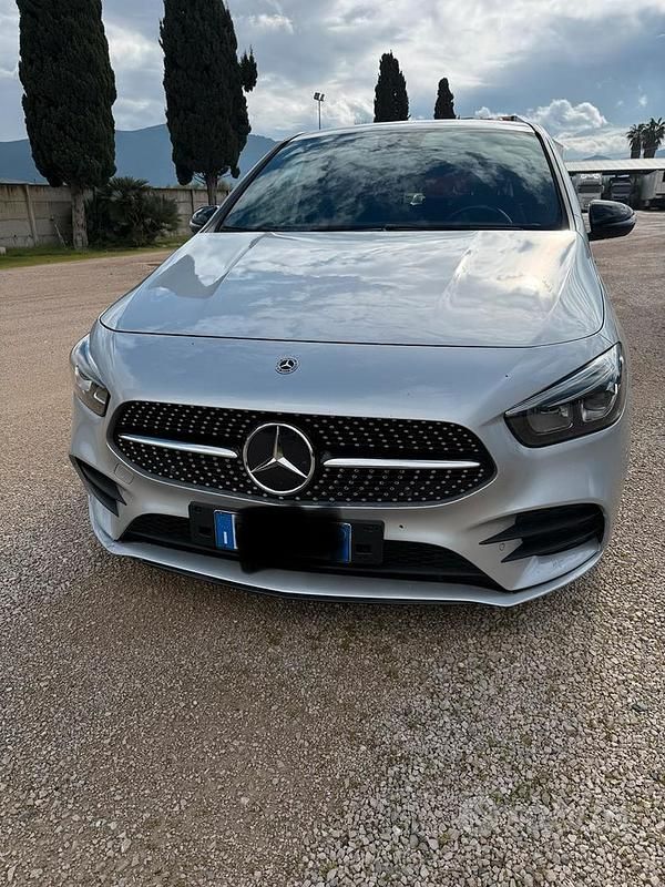 Usata Mercedes B180 Premium 116 CV (85 kW) 2022 Grigio Monovolume