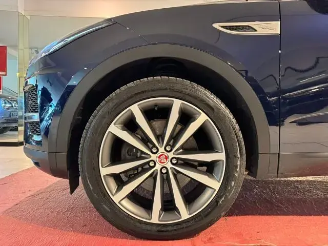 Usata Jaguar E-Pace R-Dynamic 180 CV (132 kW) 2018 Bianco metallizzato SUV
