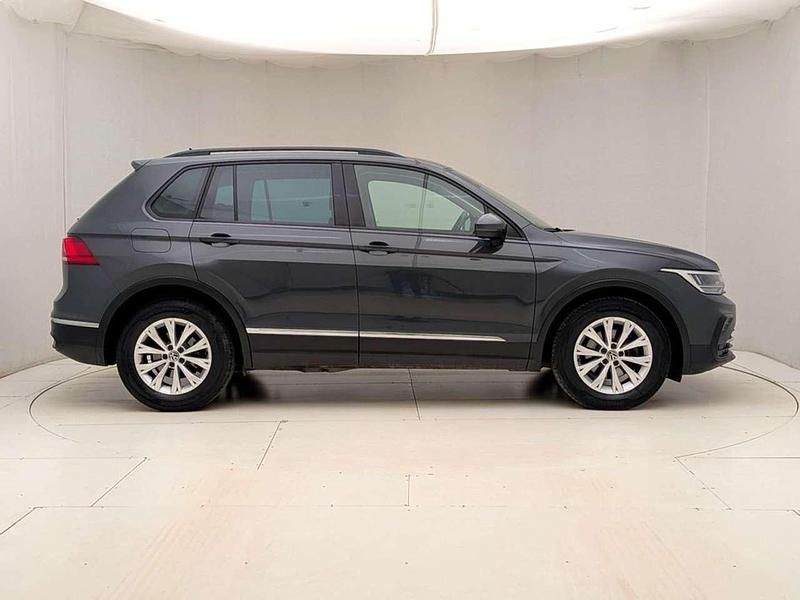 Usata VW Tiguan Life 122 CV (89 kW) 2023 Grigio SUV