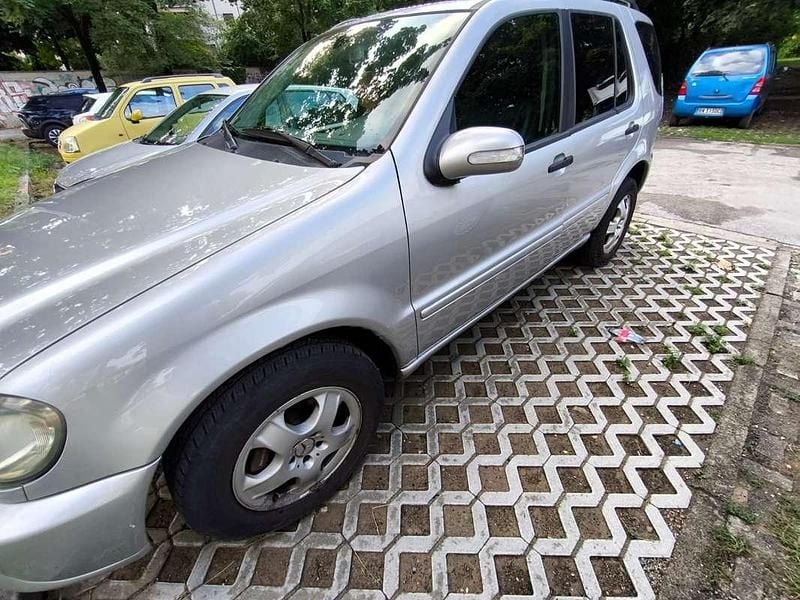 Usata Mercedes ML270 163 CV (119 kW) 2003 Argento SUV