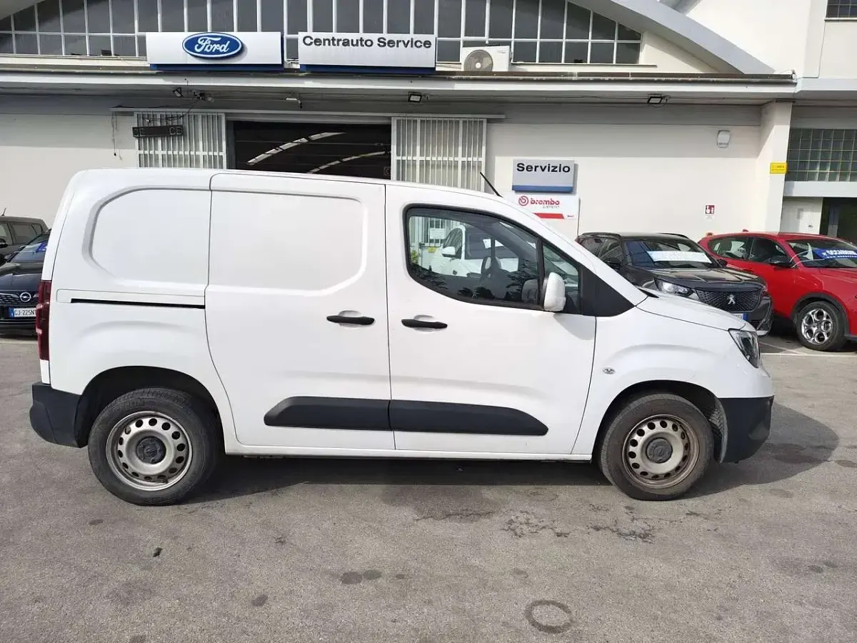 Usata Opel Combo Edition 120 CV (88 kW) 2021 Bianco Monovolume