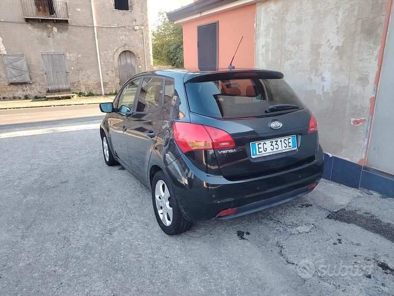 Usata Kia Venga 90 CV (66 kW) 2011 Nero Utilitaria