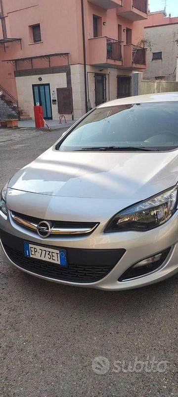 Usata Opel Astra 140 CV (102 kW) 2015 Grigio Berlina