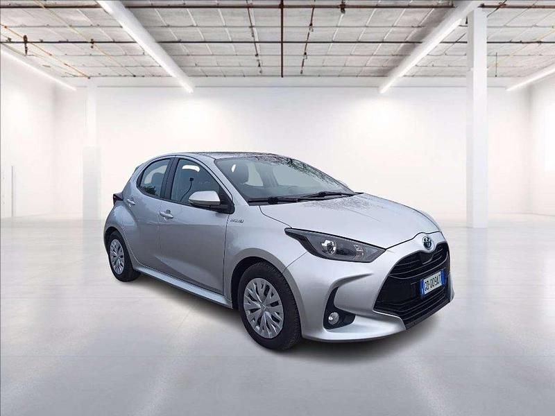 Usata Toyota Yaris Hybrid Business Edition 92 CV (67 kW) 2020 Argento Berlina