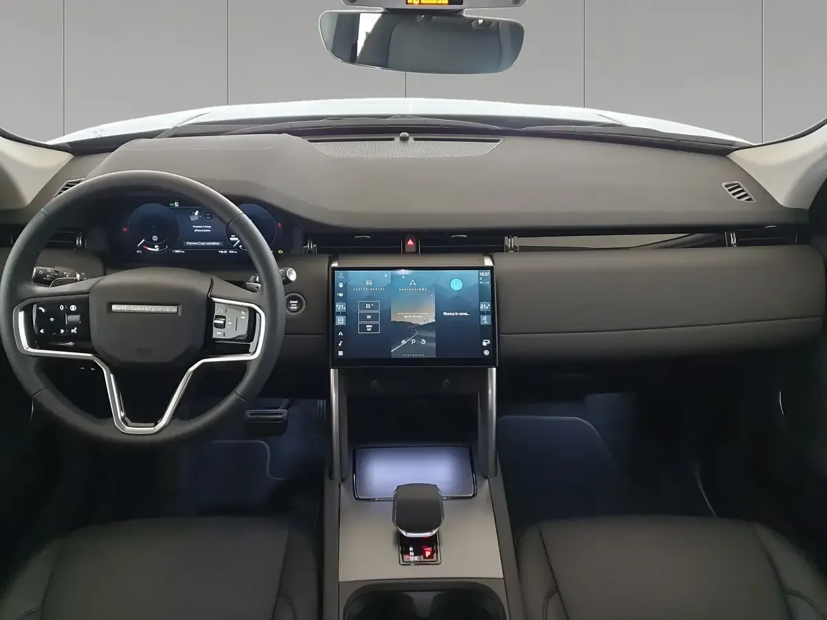 Usata Land Rover Discovery Sport 269 CV (197 kW) 2025 Santorini black SUV