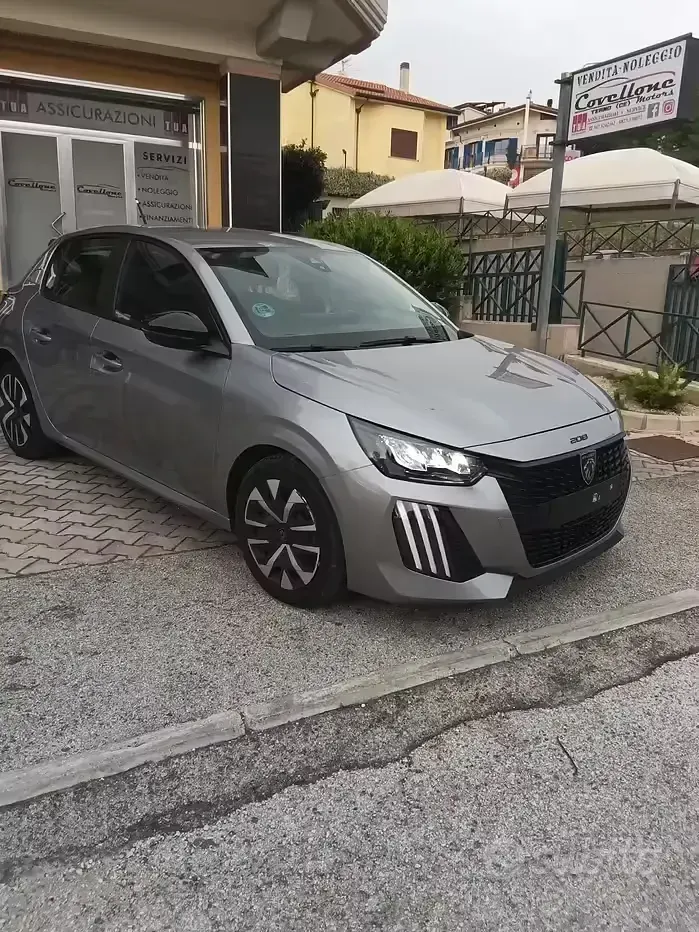 Usata Peugeot 208 Active 75 CV (55 kW) 2024 Grigio Utilitaria