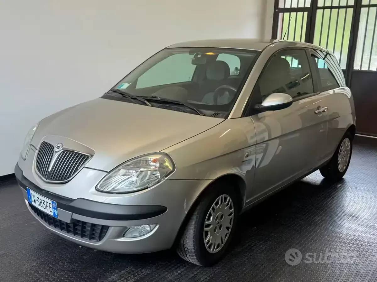 Usata Lancia Ypsilon 60 CV (44 kW) 2005 Grigio Utilitaria