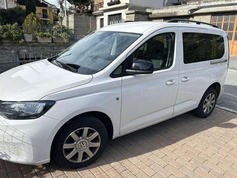 Usata VW Caddy 122 CV (89 kW) 2021 Bianco Monovolume