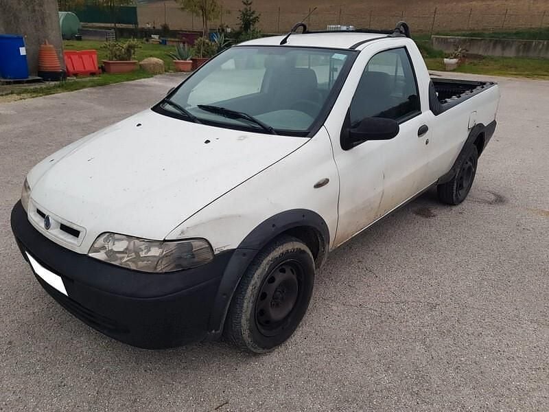 Usata Fiat Strada 80 CV (58 kW) 2003 Bianco Pick-up