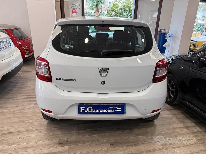 Usata Dacia Sandero Lauréate 75 CV (55 kW) 2016 Bianco Berlina
