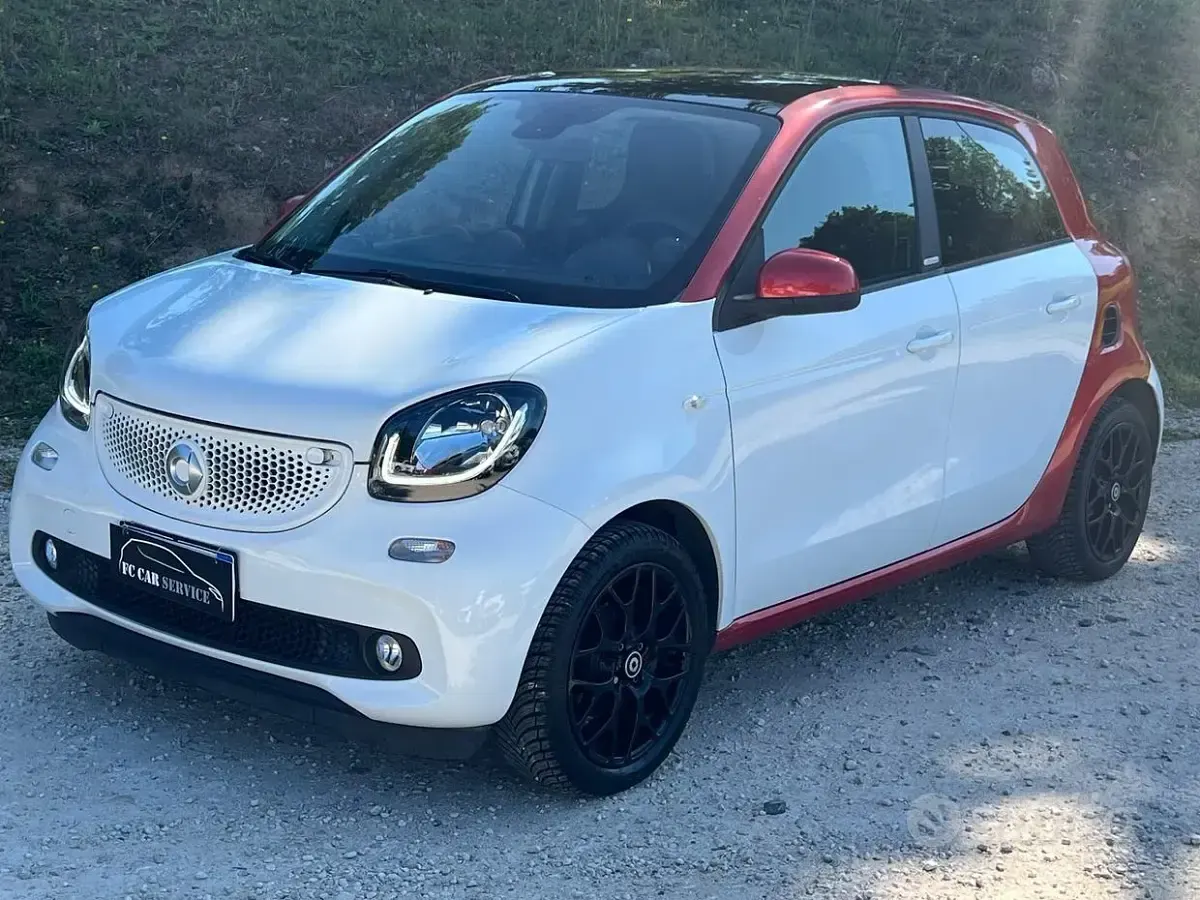 Usata Smart ForFour 90 CV (66 kW) 2016 Bianco Utilitaria