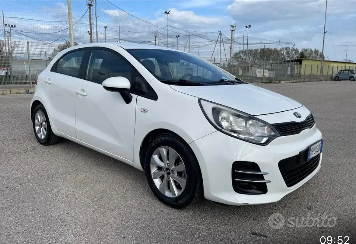 Usata Kia Rio Active 83 CV (61 kW) 2017 Bianco Berlina