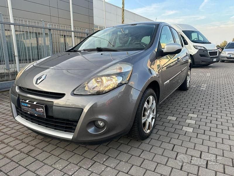 Usata Renault Clio IV Life 75 CV (55 kW) 2012 Grigio Berlina