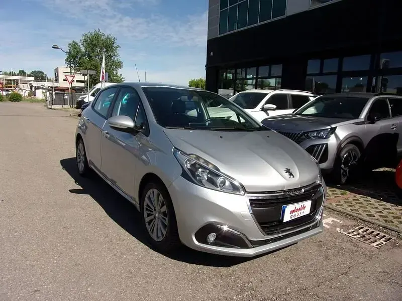 Usata Peugeot 208 Allure 75 CV (55 kW) 2017 Utilitaria
