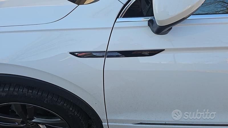 Usata VW Tiguan R-line 150 CV (110 kW) 2023 Bianco SUV