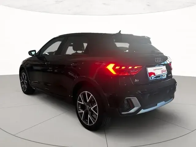 Käytetty Audi A1 Admired 110 HP (80 kW) 2023 Musta Katumaasturi