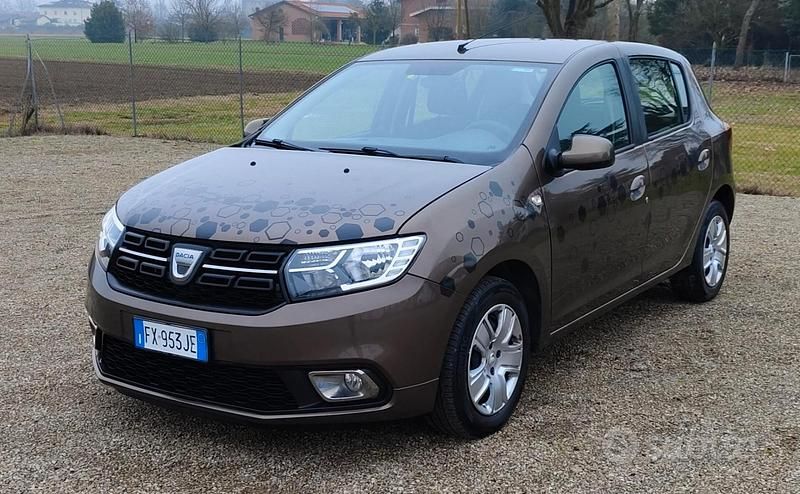 Usata Dacia Sandero Comfort 90 CV (66 kW) 2019 Marrone Berlina