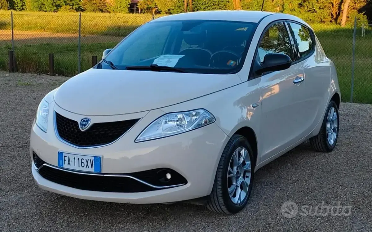 Usata Lancia Ypsilon S 95 CV (69 kW) 2015 Beige Utilitaria