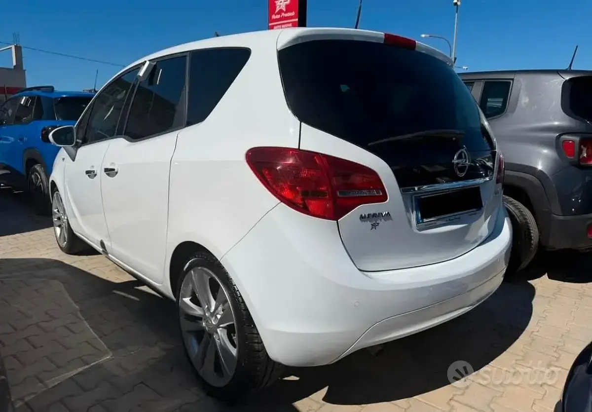 Usata Opel Meriva 110 CV (80 kW) 2011 Bianco Monovolume
