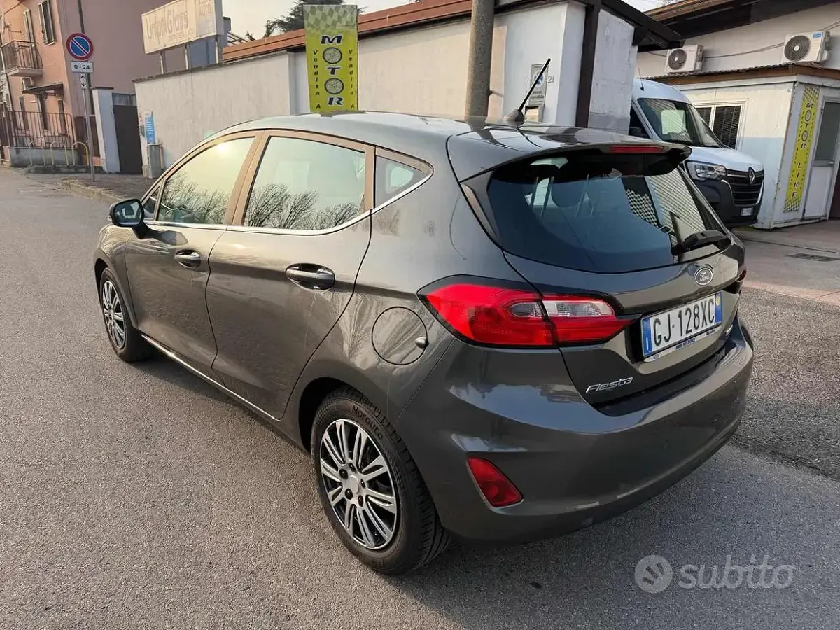 Usata Ford Fiesta 125 CV (91 kW) 2022 Grigio Utilitaria