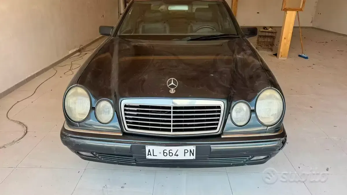 Usata Mercedes E250 Avantgarde 113 CV (83 kW) 1997 Bluazzurro Berlina