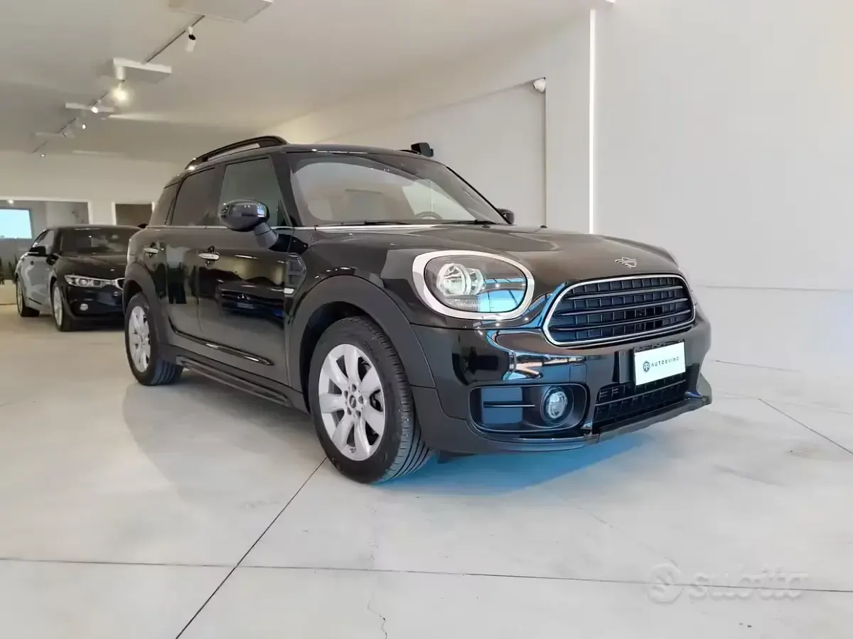 Usata Mini Countryman Business 116 CV (85 kW) 2020 Nero SUV